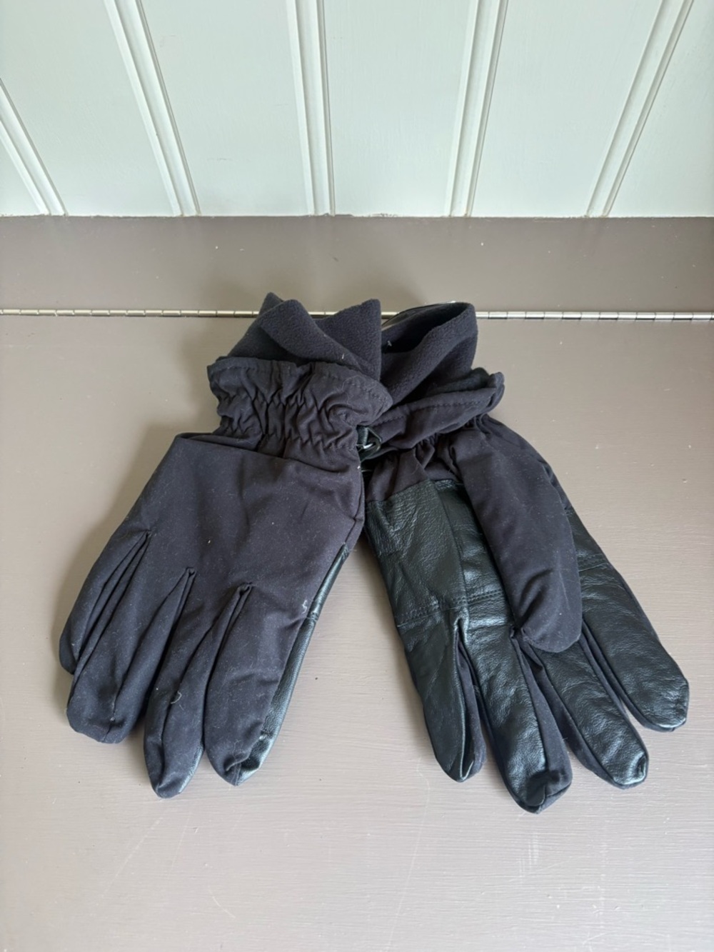 3M Thinsulate Black Men's Insulated Gloves with Leather Palms